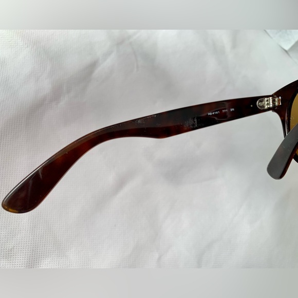 Scratched Ray-Ban Classic Wayfarer Rounded Brown Sunglasses - Picture 8 of 10